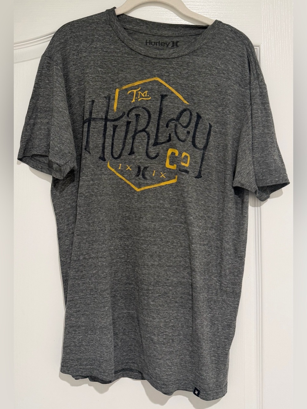 Hurley Men's Heather Gray Short Sleeve Tee with Yellow Graphic